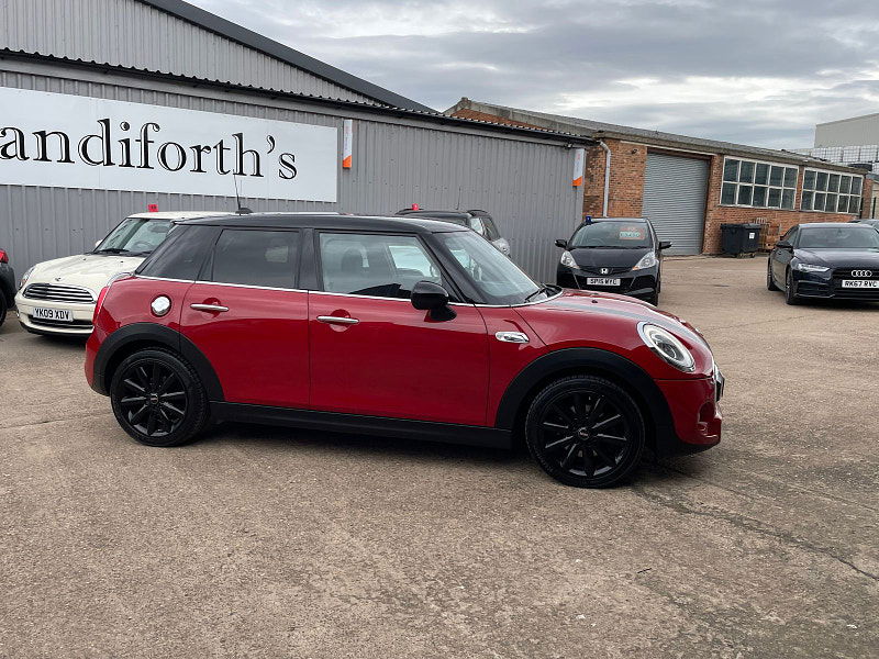 MINI Hatch 2.0 Cooper SD Hatchback 5dr Diesel Auto 6Spd Euro 6 (s/s) (170 ps) Only 2 former Keepers,  5dr Automatic 2025