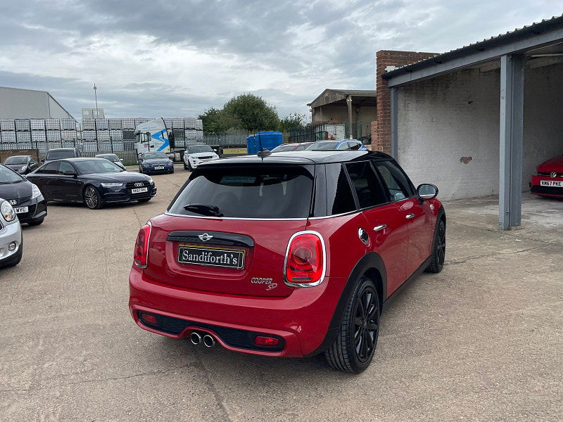 MINI Hatch 2.0 Cooper SD Hatchback 5dr Diesel Auto 6Spd Euro 6 (s/s) (170 ps) Only 2 former Keepers,  5dr Automatic 2025