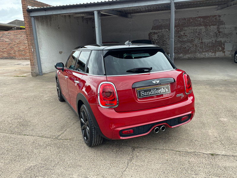 MINI Hatch 2.0 Cooper SD Hatchback 5dr Diesel Auto 6Spd Euro 6 (s/s) (170 ps) Only 2 former Keepers,  5dr Automatic 2025