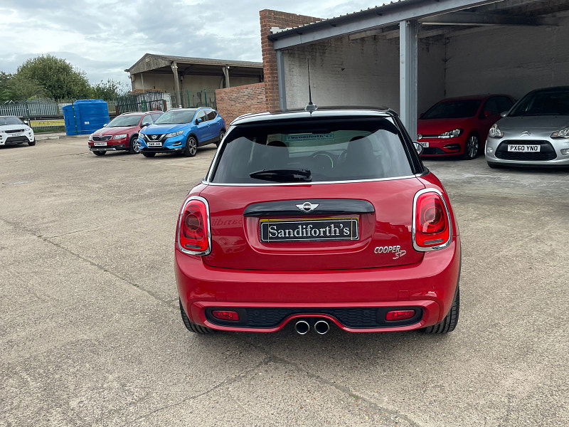 MINI Hatch 2.0 Cooper SD Hatchback 5dr Diesel Auto 6Spd Euro 6 (s/s) (170 ps) Only 2 former Keepers,  5dr Automatic 2025