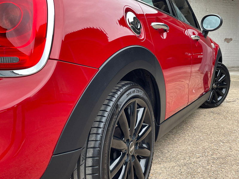 MINI Hatch 2.0 Cooper SD Hatchback 5dr Diesel Auto 6Spd Euro 6 (s/s) (170 ps) Only 2 former Keepers,  5dr Automatic 2025