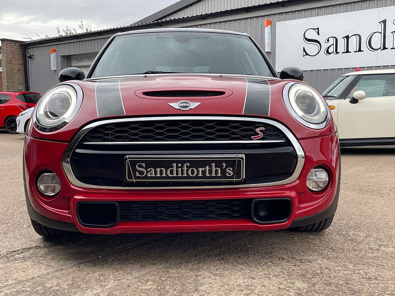 MINI Hatch 2.0 Cooper SD Hatchback 5dr Diesel Auto 6Spd Euro 6 (s/s) (170 ps) Only 2 former Keepers,  5dr Automatic 2025
