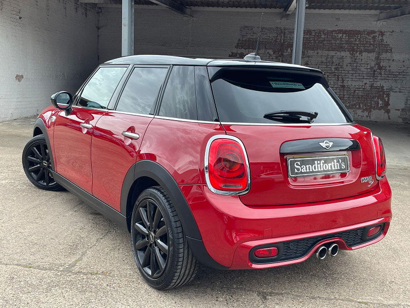 MINI Hatch 2.0 Cooper SD Hatchback 5dr Diesel Auto 6Spd Euro 6 (s/s) (170 ps) Only 2 former Keepers,  5dr Automatic 2025