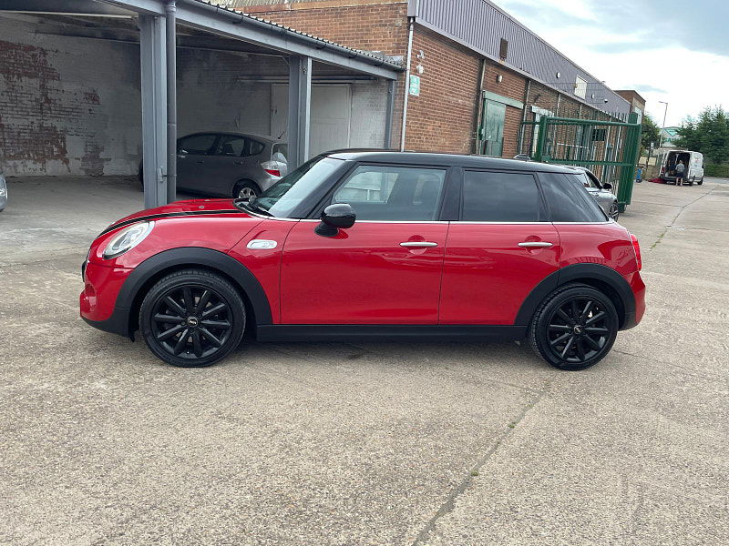MINI Hatch 2.0 Cooper SD Hatchback 5dr Diesel Auto 6Spd Euro 6 (s/s) (170 ps) Only 2 former Keepers,  5dr Automatic 2025