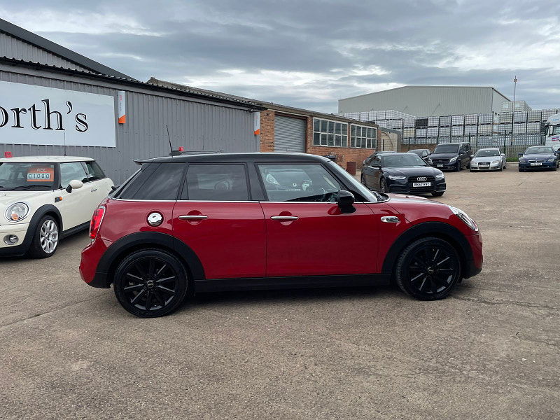 MINI Hatch 2.0 Cooper SD Hatchback 5dr Diesel Auto 6Spd Euro 6 (s/s) (170 ps) Only 2 former Keepers,  5dr Automatic 2025