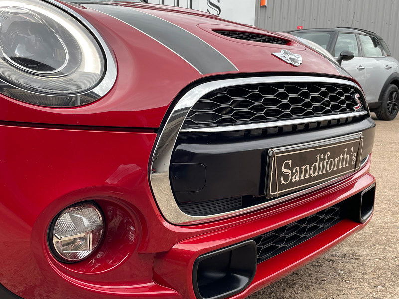 MINI Hatch 2.0 Cooper SD Hatchback 5dr Diesel Auto 6Spd Euro 6 (s/s) (170 ps) Only 2 former Keepers,  5dr Automatic 2025