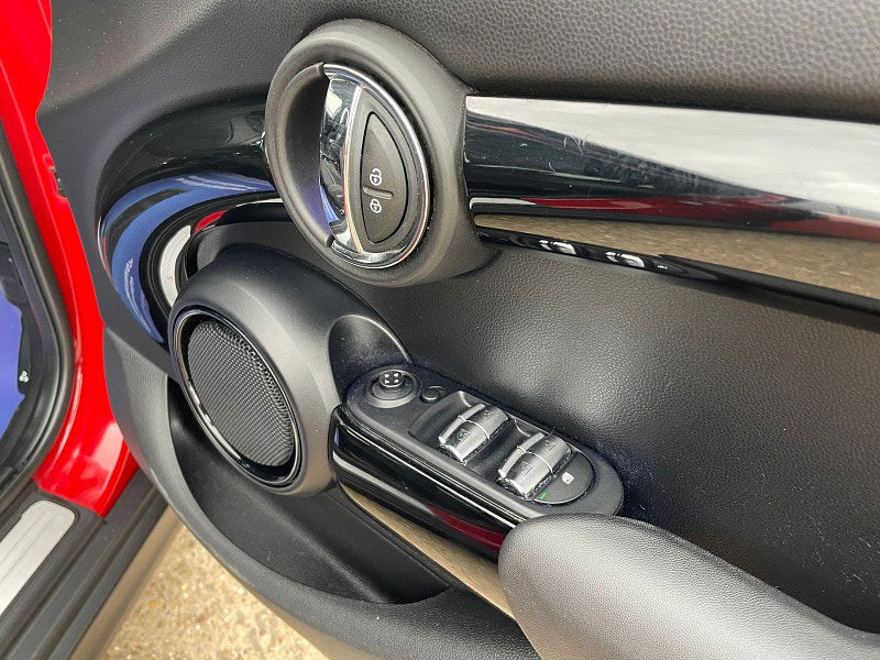 MINI Hatch 2.0 Cooper SD Hatchback 5dr Diesel Auto 6Spd Euro 6 (s/s) (170 ps) Only 2 former Keepers,  5dr Automatic 2025