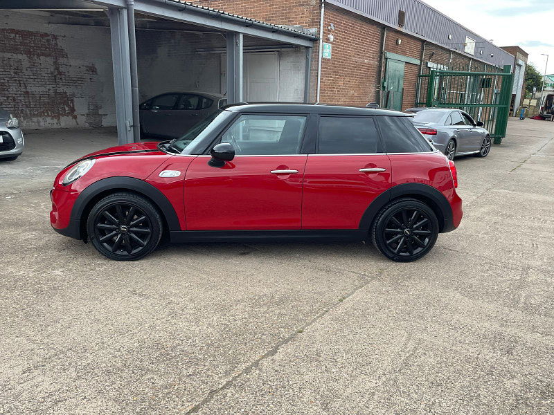 MINI Hatch 2.0 Cooper SD Hatchback 5dr Diesel Auto 6Spd Euro 6 (s/s) (170 ps) Only 2 former Keepers,  5dr Automatic 2025