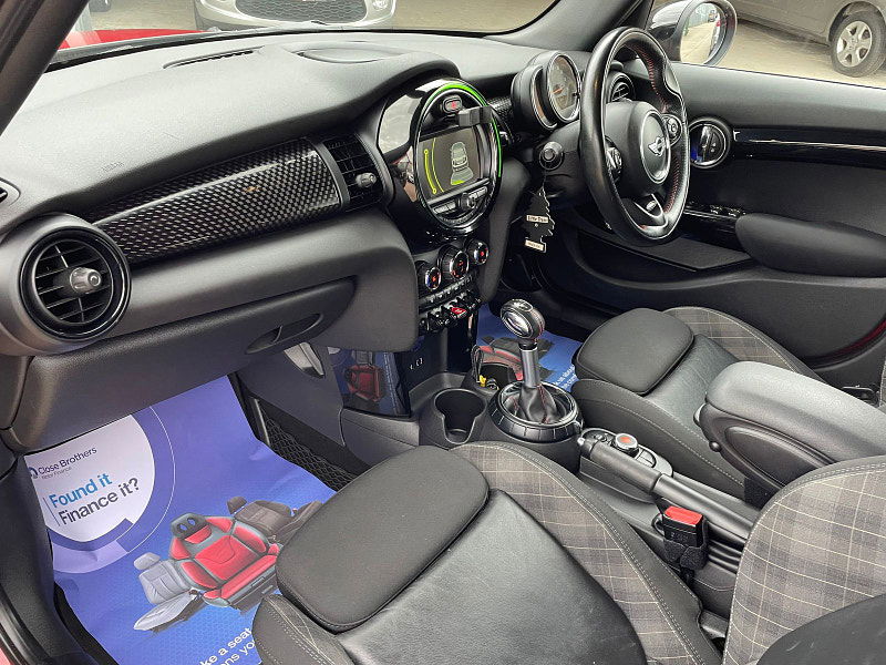 MINI Hatch 2.0 Cooper SD Hatchback 5dr Diesel Auto 6Spd Euro 6 (s/s) (170 ps) Only 2 former Keepers,  5dr Automatic 2025