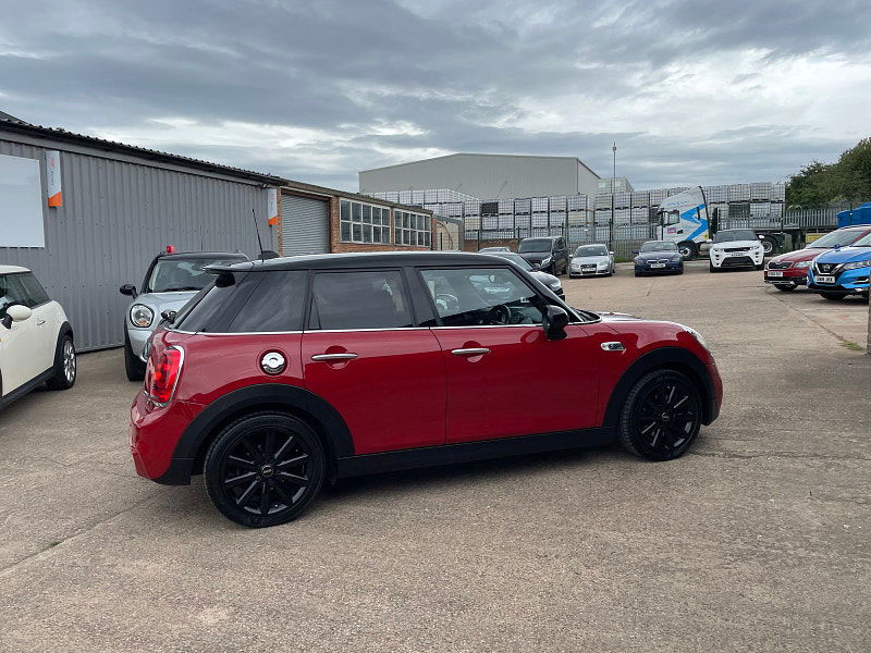 MINI Hatch 2.0 Cooper SD Hatchback 5dr Diesel Auto 6Spd Euro 6 (s/s) (170 ps) Only 2 former Keepers,  5dr Automatic 2025
