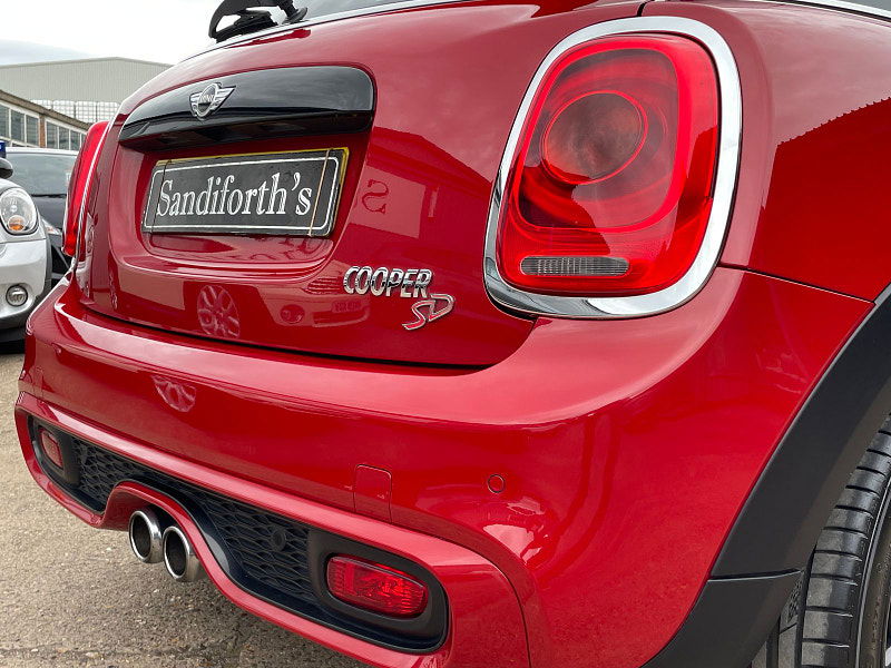 MINI Hatch 2.0 Cooper SD Hatchback 5dr Diesel Auto 6Spd Euro 6 (s/s) (170 ps) Only 2 former Keepers,  5dr Automatic 2025