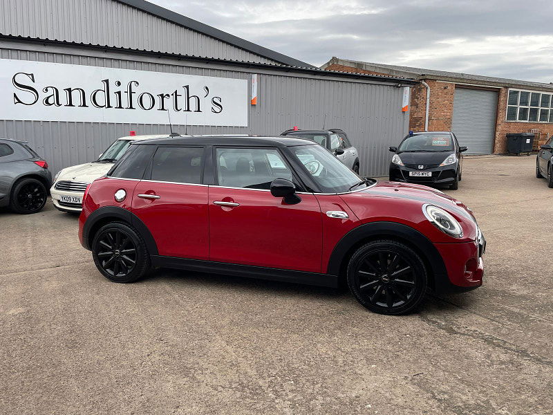 MINI Hatch 2.0 Cooper SD Hatchback 5dr Diesel Auto 6Spd Euro 6 (s/s) (170 ps) Only 2 former Keepers,  5dr Automatic 2025