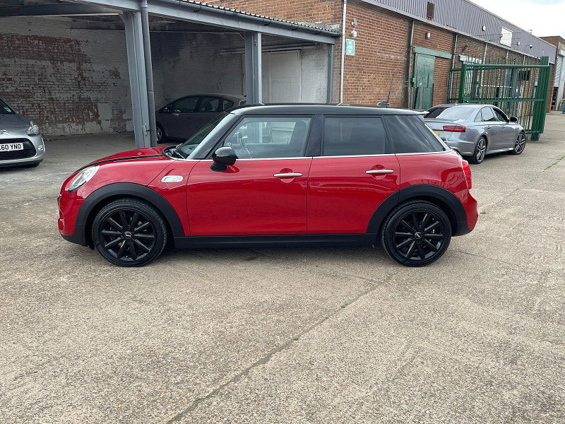 MINI Hatch 2.0 Cooper SD Hatchback 5dr Diesel Auto 6Spd Euro 6 (s/s) (170 ps) Only 2 former Keepers,  5dr Automatic 2025