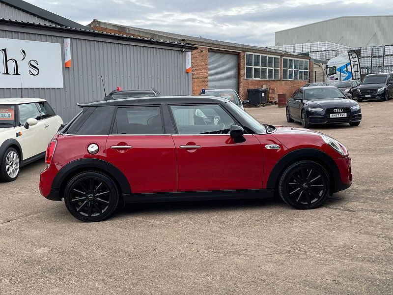 MINI Hatch 2.0 Cooper SD Hatchback 5dr Diesel Auto 6Spd Euro 6 (s/s) (170 ps) Only 2 former Keepers,  5dr Automatic 2025