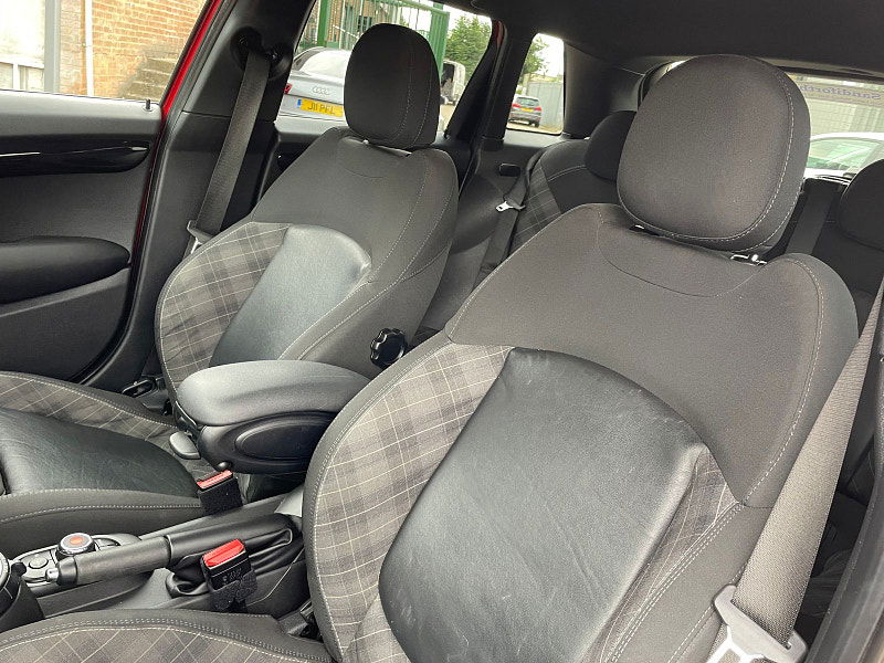 MINI Hatch 2.0 Cooper SD Hatchback 5dr Diesel Auto 6Spd Euro 6 (s/s) (170 ps) Only 2 former Keepers,  5dr Automatic 2025