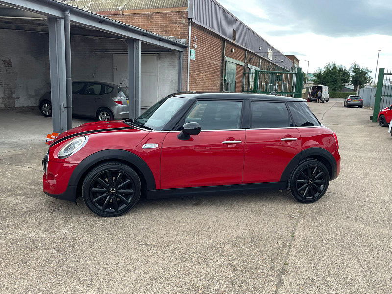 MINI Hatch 2.0 Cooper SD Hatchback 5dr Diesel Auto 6Spd Euro 6 (s/s) (170 ps) Only 2 former Keepers,  5dr Automatic 2025