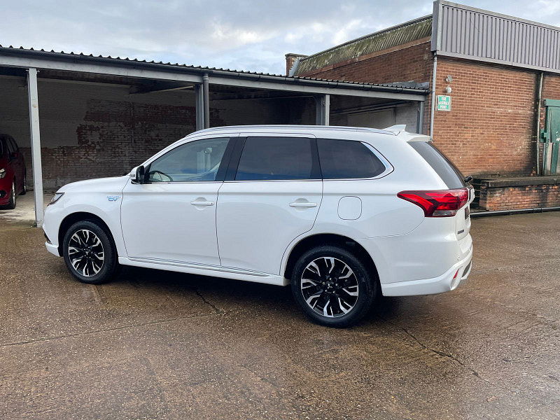 Mitsubishi Outlander 2.0h 12kWh GX4hs SUV 5dr Petrol Plug-in Hybrid CVT 4WD Euro 6 (s/s) (200 ps) 5dr Automatic 2026