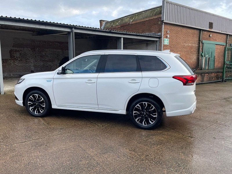 Mitsubishi Outlander 2.0h 12kWh GX4hs SUV 5dr Petrol Plug-in Hybrid CVT 4WD Euro 6 (s/s) (200 ps) 5dr Automatic 2026