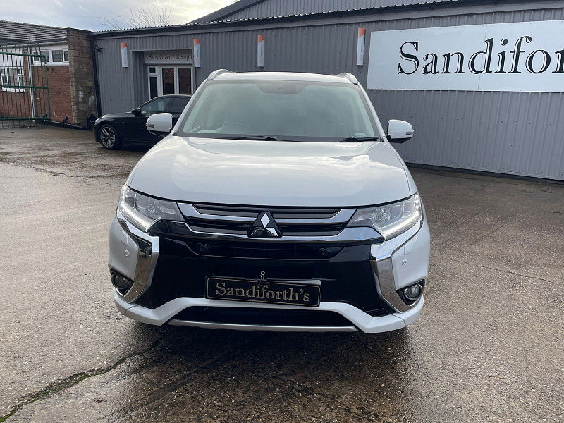 Mitsubishi Outlander 2.0h 12kWh GX4hs SUV 5dr Petrol Plug-in Hybrid CVT 4WD Euro 6 (s/s) (200 ps) 5dr Automatic 2026