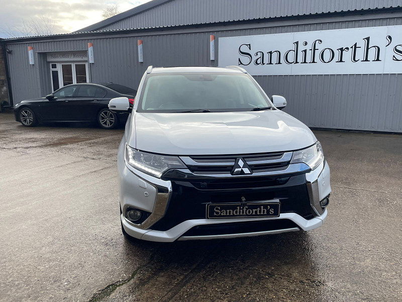 Mitsubishi Outlander 2.0h 12kWh GX4hs SUV 5dr Petrol Plug-in Hybrid CVT 4WD Euro 6 (s/s) (200 ps) 5dr Automatic 2026