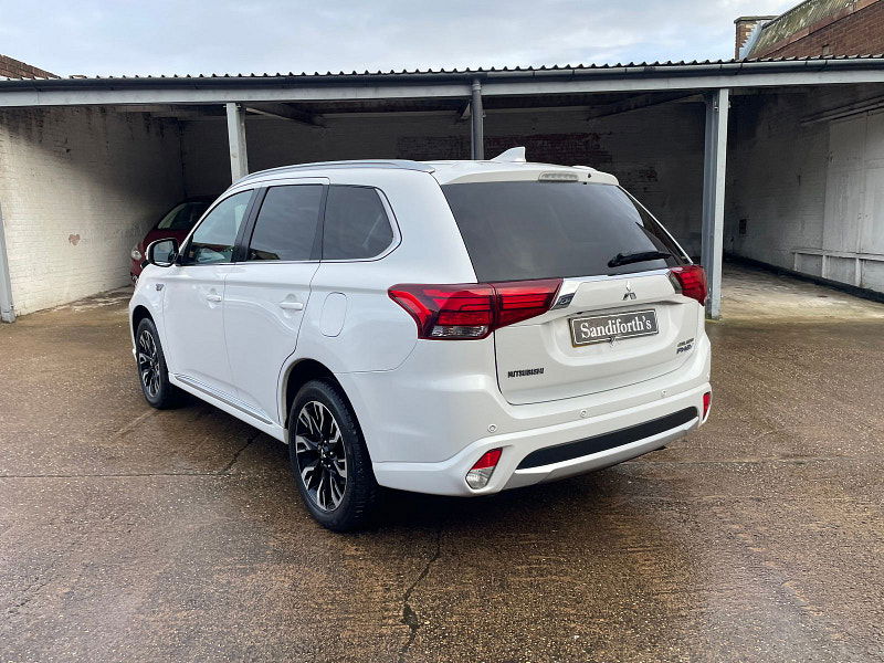Mitsubishi Outlander 2.0h 12kWh GX4hs SUV 5dr Petrol Plug-in Hybrid CVT 4WD Euro 6 (s/s) (200 ps) 5dr Automatic 2026