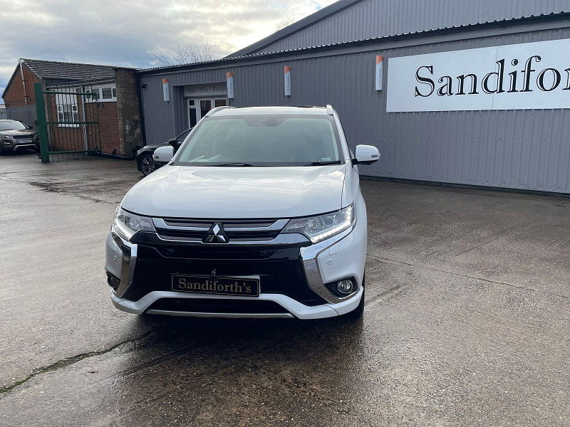 Mitsubishi Outlander 2.0h 12kWh GX4hs SUV 5dr Petrol Plug-in Hybrid CVT 4WD Euro 6 (s/s) (200 ps) 5dr Automatic 2026