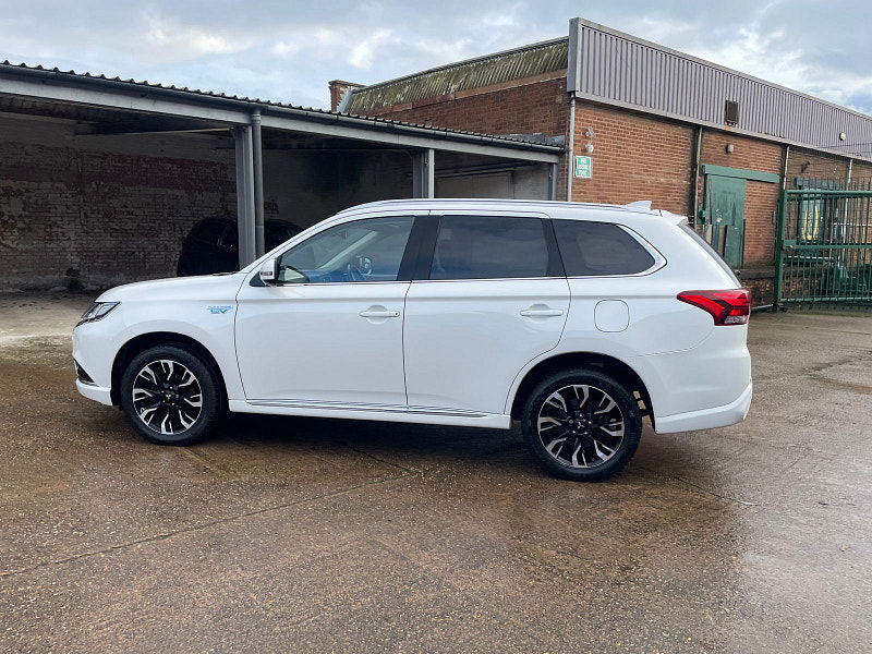 Mitsubishi Outlander 2.0h 12kWh GX4hs SUV 5dr Petrol Plug-in Hybrid CVT 4WD Euro 6 (s/s) (200 ps) 5dr Automatic 2026