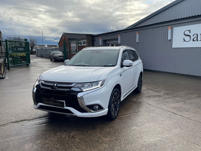 Mitsubishi Outlander 2.0h 12kWh GX4hs SUV 5dr Petrol Plug-in Hybrid CVT 4WD Euro 6 (s/s) (200 ps) 5dr Automatic 2026