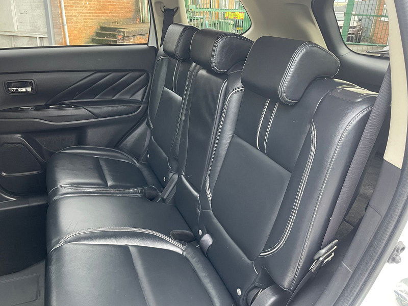 Mitsubishi Outlander 2.0h 12kWh GX4hs SUV 5dr Petrol Plug-in Hybrid CVT 4WD Euro 6 (s/s) (200 ps) 5dr Automatic 2026