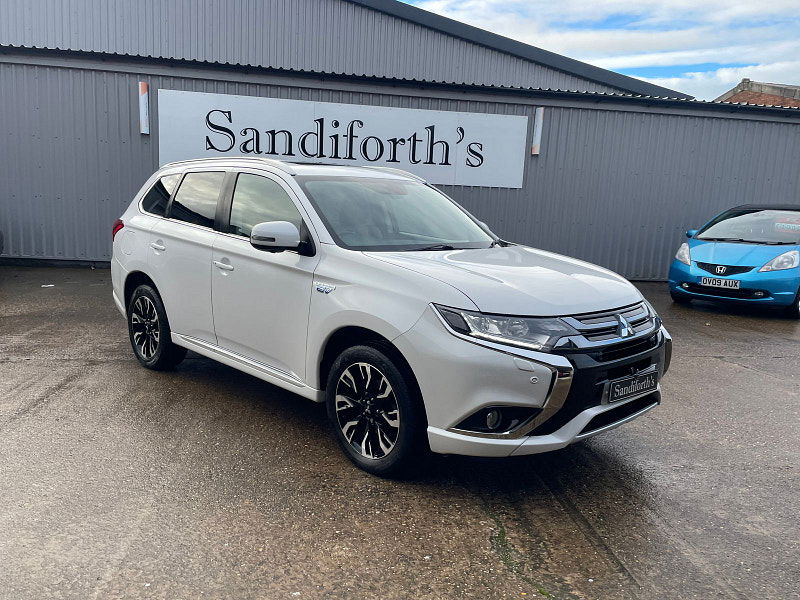Mitsubishi Outlander 2.0h 12kWh GX4hs SUV 5dr Petrol Plug-in Hybrid CVT 4WD Euro 6 (s/s) (200 ps) 5dr Automatic 2026