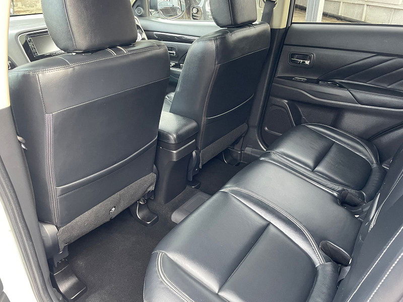 Mitsubishi Outlander 2.0h 12kWh GX4hs SUV 5dr Petrol Plug-in Hybrid CVT 4WD Euro 6 (s/s) (200 ps) 5dr Automatic 2026