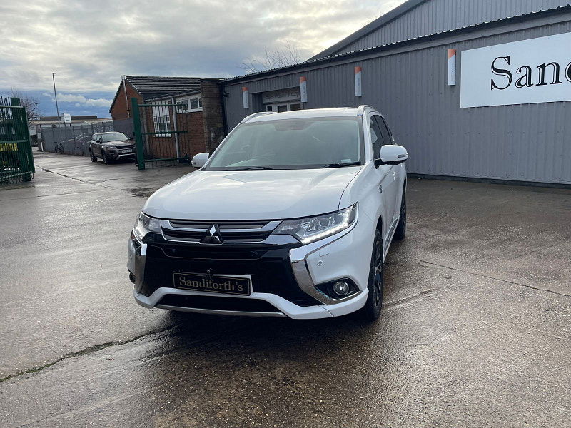 Mitsubishi Outlander 2.0h 12kWh GX4hs SUV 5dr Petrol Plug-in Hybrid CVT 4WD Euro 6 (s/s) (200 ps) 5dr Automatic 2026