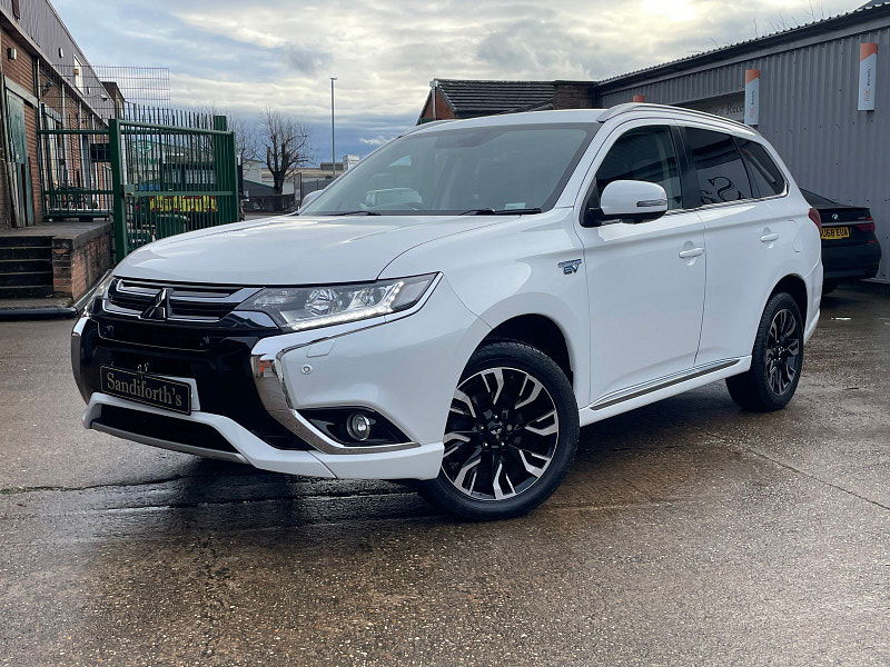 Mitsubishi Outlander 2.0h 12kWh GX4hs SUV 5dr Petrol Plug-in Hybrid CVT 4WD Euro 6 (s/s) (200 ps) 5dr Automatic 2026