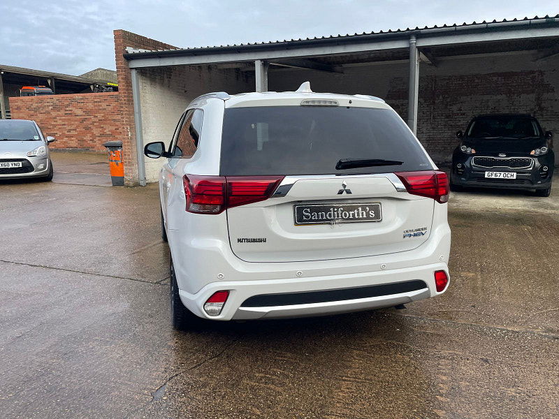 Mitsubishi Outlander 2.0h 12kWh GX4hs SUV 5dr Petrol Plug-in Hybrid CVT 4WD Euro 6 (s/s) (200 ps) 5dr Automatic 2026