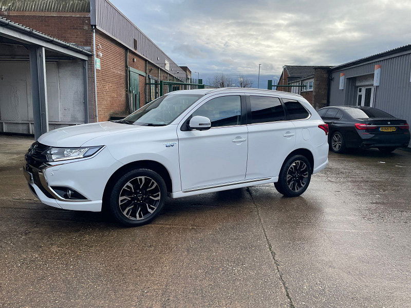 Mitsubishi Outlander 2.0h 12kWh GX4hs SUV 5dr Petrol Plug-in Hybrid CVT 4WD Euro 6 (s/s) (200 ps) 5dr Automatic 2026