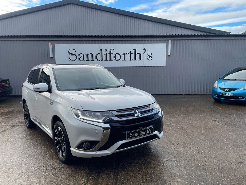 Mitsubishi Outlander 2.0h 12kWh GX4hs SUV 5dr Petrol Plug-in Hybrid CVT 4WD Euro 6 (s/s) (200 ps) 5dr Automatic 2026