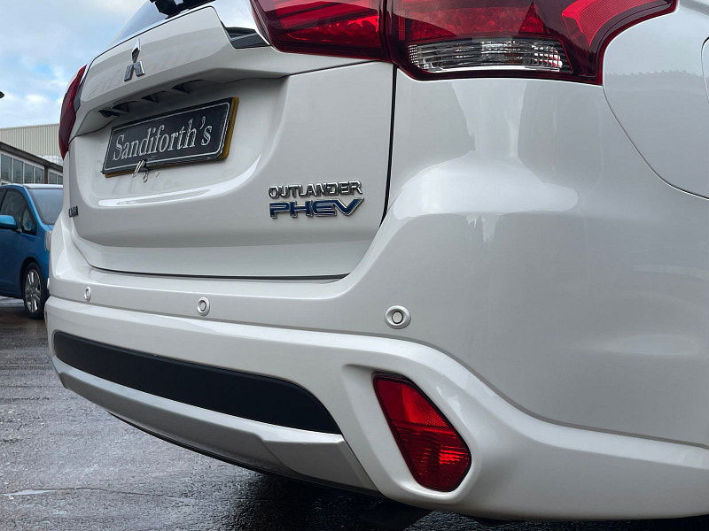 Mitsubishi Outlander 2.0h 12kWh GX4hs SUV 5dr Petrol Plug-in Hybrid CVT 4WD Euro 6 (s/s) (200 ps) 5dr Automatic 2026