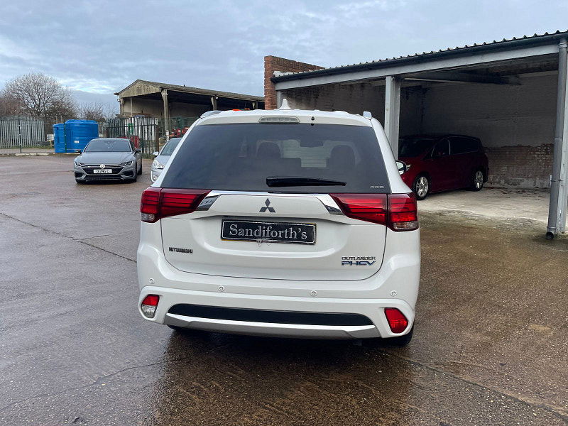 Mitsubishi Outlander 2.0h 12kWh GX4hs SUV 5dr Petrol Plug-in Hybrid CVT 4WD Euro 6 (s/s) (200 ps) 5dr Automatic 2026