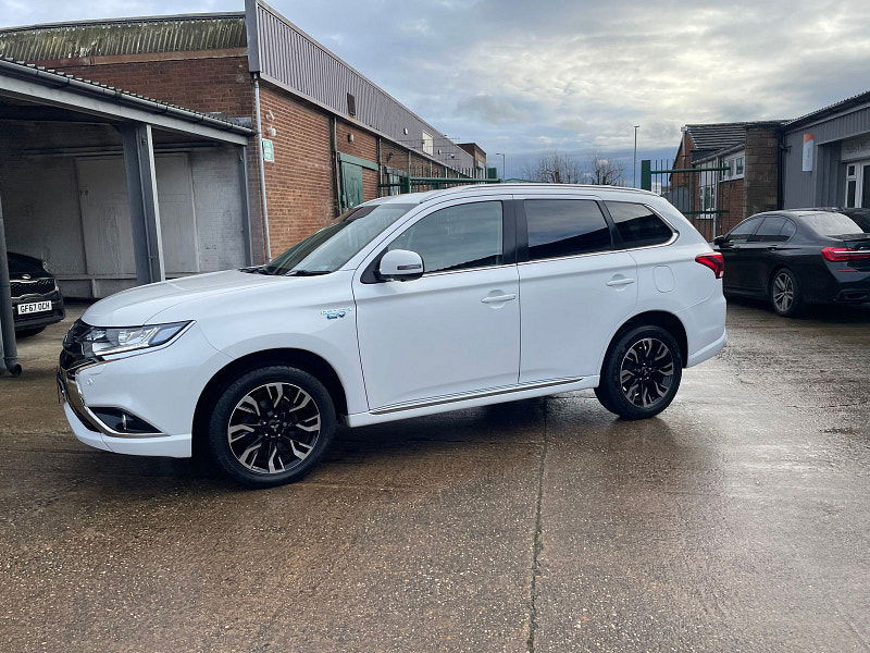 Mitsubishi Outlander 2.0h 12kWh GX4hs SUV 5dr Petrol Plug-in Hybrid CVT 4WD Euro 6 (s/s) (200 ps) 5dr Automatic 2026