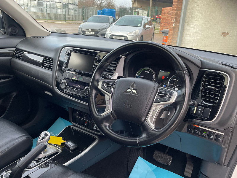 Mitsubishi Outlander 2.0h 12kWh GX4hs SUV 5dr Petrol Plug-in Hybrid CVT 4WD Euro 6 (s/s) (200 ps) 5dr Automatic 2026