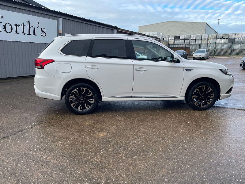 Mitsubishi Outlander 2.0h 12kWh GX4hs SUV 5dr Petrol Plug-in Hybrid CVT 4WD Euro 6 (s/s) (200 ps) 5dr Automatic 2026