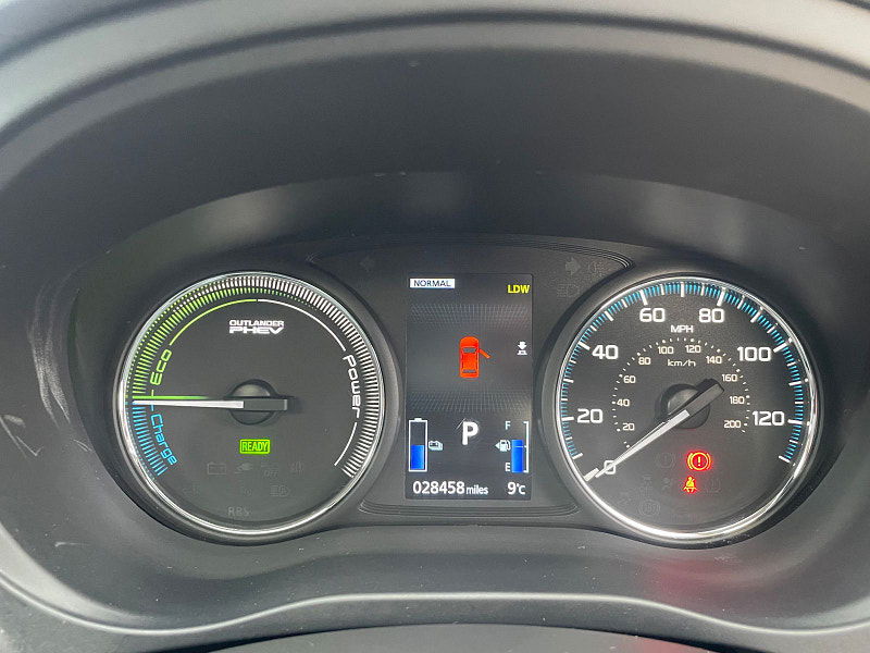 Mitsubishi Outlander 2.0h 12kWh GX4hs SUV 5dr Petrol Plug-in Hybrid CVT 4WD Euro 6 (s/s) (200 ps) 5dr Automatic 2026