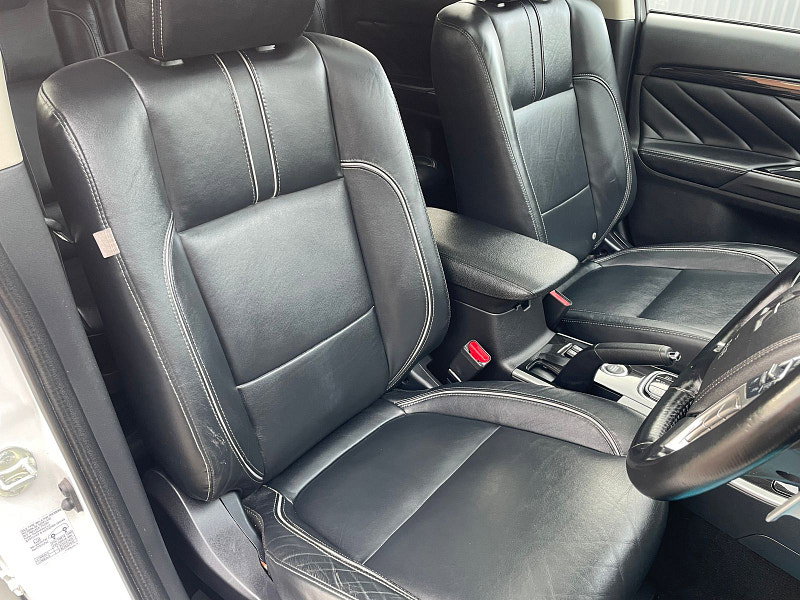 Mitsubishi Outlander 2.0h 12kWh GX4hs SUV 5dr Petrol Plug-in Hybrid CVT 4WD Euro 6 (s/s) (200 ps) 5dr Automatic 2026