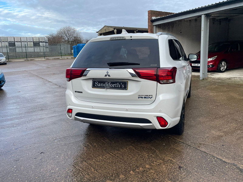 Mitsubishi Outlander 2.0h 12kWh GX4hs SUV 5dr Petrol Plug-in Hybrid CVT 4WD Euro 6 (s/s) (200 ps) 5dr Automatic 2026