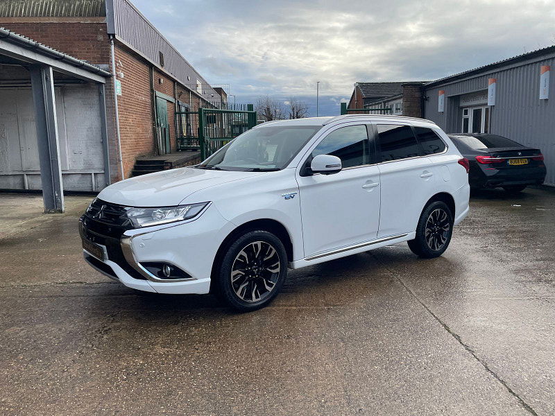 Mitsubishi Outlander 2.0h 12kWh GX4hs SUV 5dr Petrol Plug-in Hybrid CVT 4WD Euro 6 (s/s) (200 ps) 5dr Automatic 2026