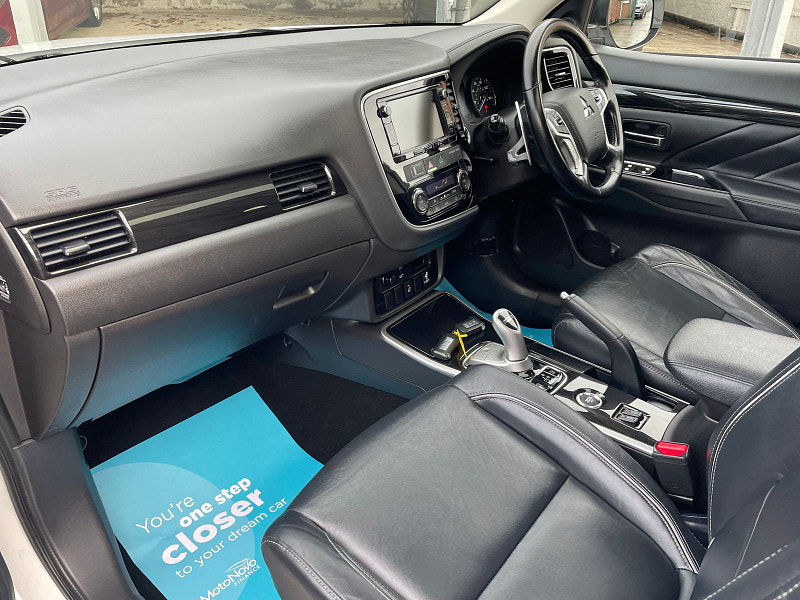 Mitsubishi Outlander 2.0h 12kWh GX4hs SUV 5dr Petrol Plug-in Hybrid CVT 4WD Euro 6 (s/s) (200 ps) 5dr Automatic 2026