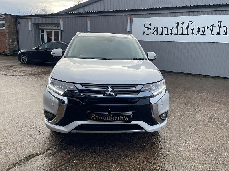 Mitsubishi Outlander 2.0h 12kWh GX4hs SUV 5dr Petrol Plug-in Hybrid CVT 4WD Euro 6 (s/s) (200 ps) 5dr Automatic 2026