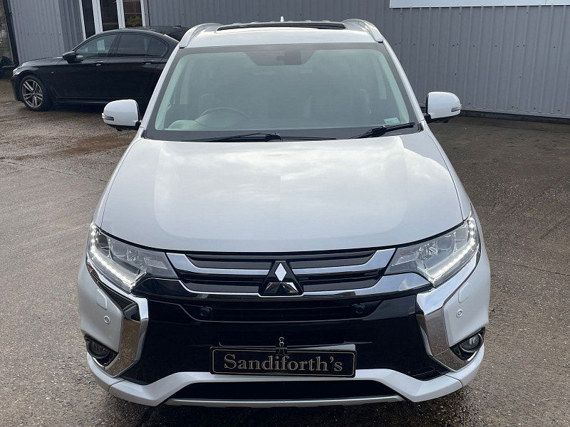Mitsubishi Outlander 2.0h 12kWh GX4hs SUV 5dr Petrol Plug-in Hybrid CVT 4WD Euro 6 (s/s) (200 ps) 5dr Automatic 2026