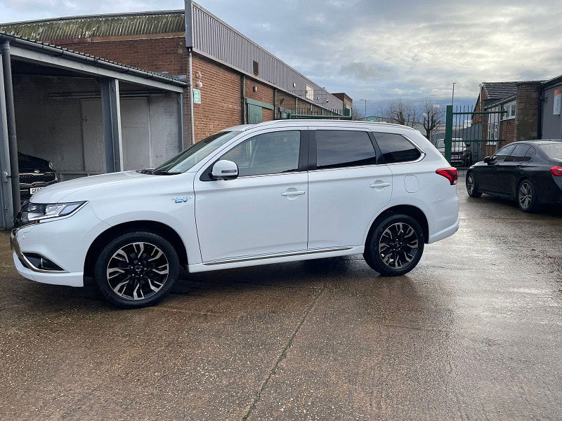 Mitsubishi Outlander 2.0h 12kWh GX4hs SUV 5dr Petrol Plug-in Hybrid CVT 4WD Euro 6 (s/s) (200 ps) 5dr Automatic 2026