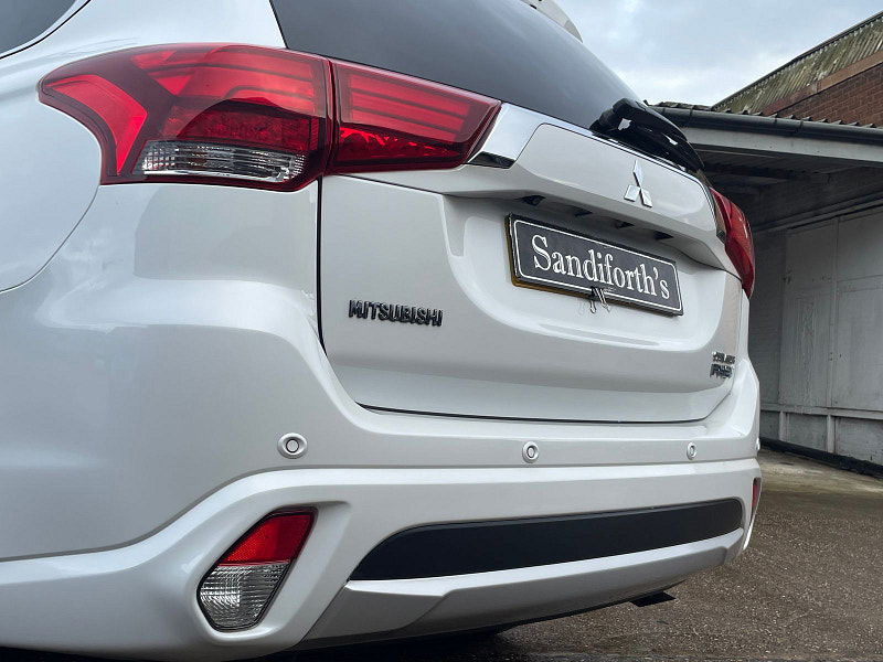 Mitsubishi Outlander 2.0h 12kWh GX4hs SUV 5dr Petrol Plug-in Hybrid CVT 4WD Euro 6 (s/s) (200 ps) 5dr Automatic 2026